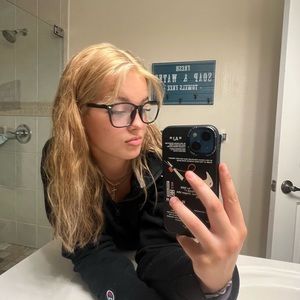 Meet your Posher, Brook